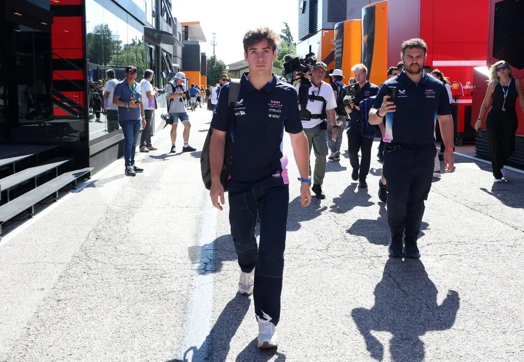 Franco Colapinto en el paddock de Imola (GETTY IMAGES)
