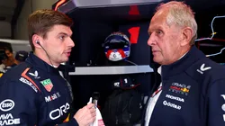 Max Verstappen y Helmut Marko en el box de Red Bull