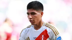 Piero Quispe con la playera de la Selección de Perú