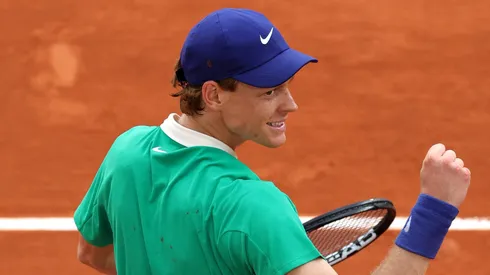 PARIS, FRANCE - JUNE 04: Jannik Sinner of Italy celebrates winning match point against Alexander Bublik of Kazakhstan during the Men's Singles Quarter Final match on Day Eleven of the 2025 French Open at Roland Garros on June 04, 2025 in Paris, France. (Photo by Clive Brunskill/Getty Images)