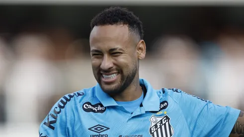 Neymar seguirá siendo jugador del Santos y le puso fin a los rumores.