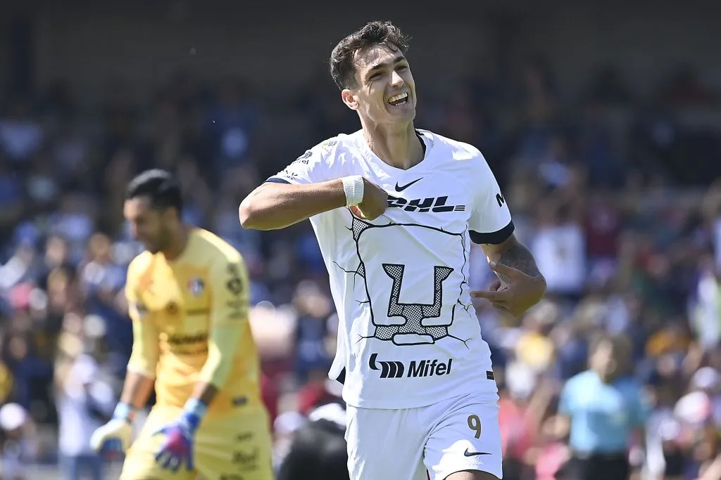 Dinenno convirtió 60 tantos en 147 partidos disputados a lo largo de cuatro años en Pumas. (Imago7)