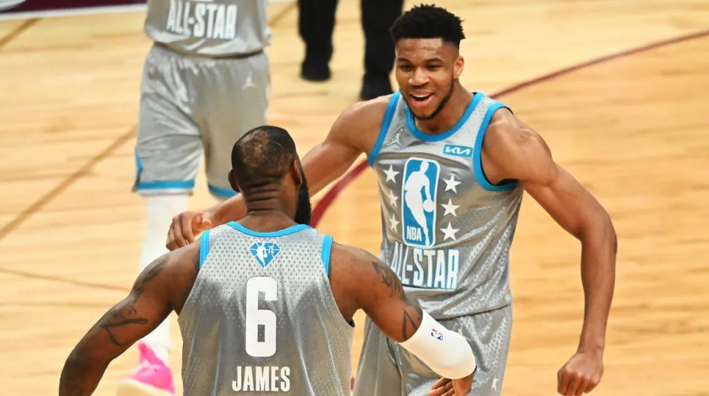 LeBron James y Giannis Antetokounmpo. (Foto: Getty Images)