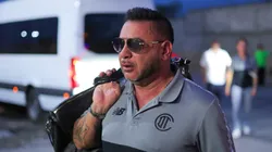 Antonio Mohamed, entrenador de Toluca, advierte a uno de sus jugadores