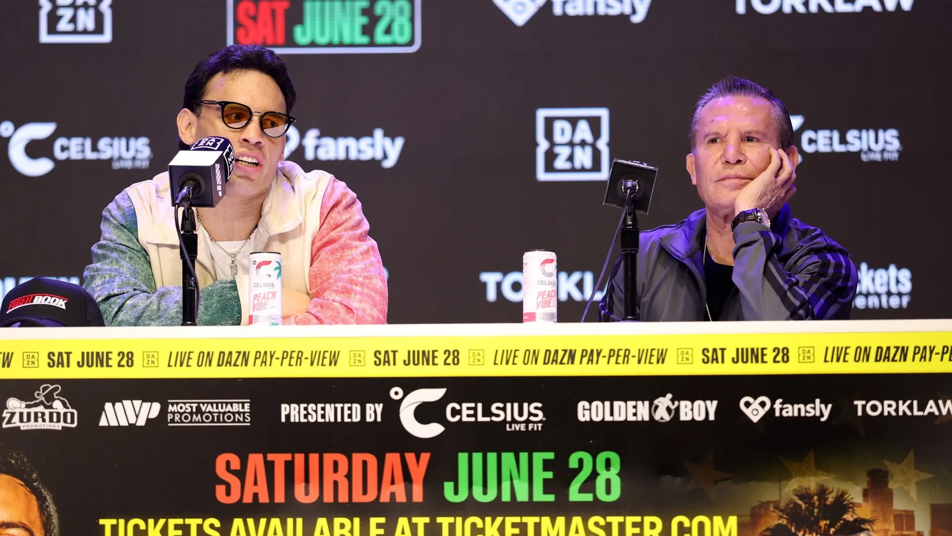 Chávez padre acompañando a su hijo (Getty Images)