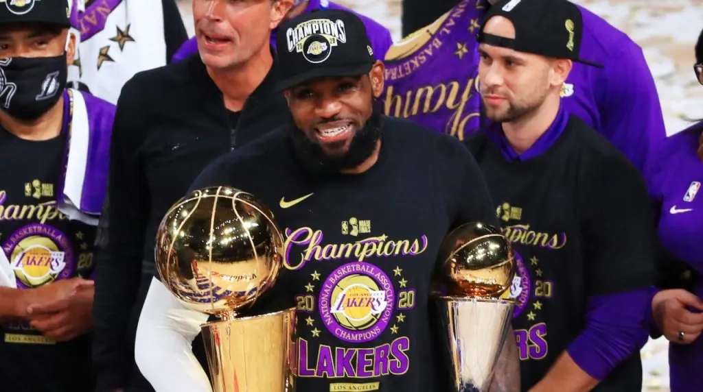 LeBron en el título de Lakers en 2020.
