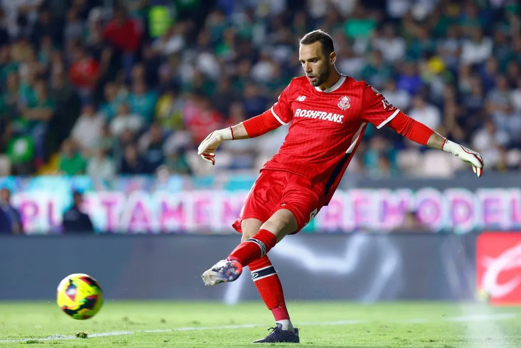 Pau López no se marcha de la mejor forma de Toluca [Foto: Getty]