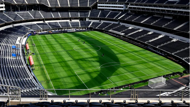 Tiene una capacidad para 70.000 personas, aunque en grandes eventos puede recibir hasta 100.000 personas.