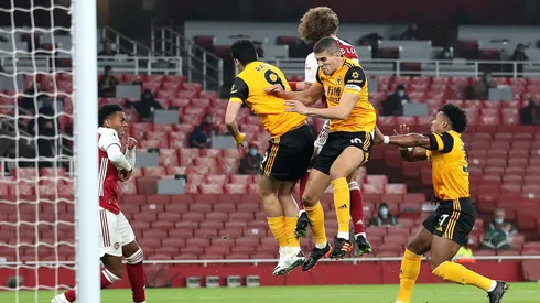 El momento en el que Raúl Jiménez chocó su cabeza con David Luiz en noviembre del 2020.