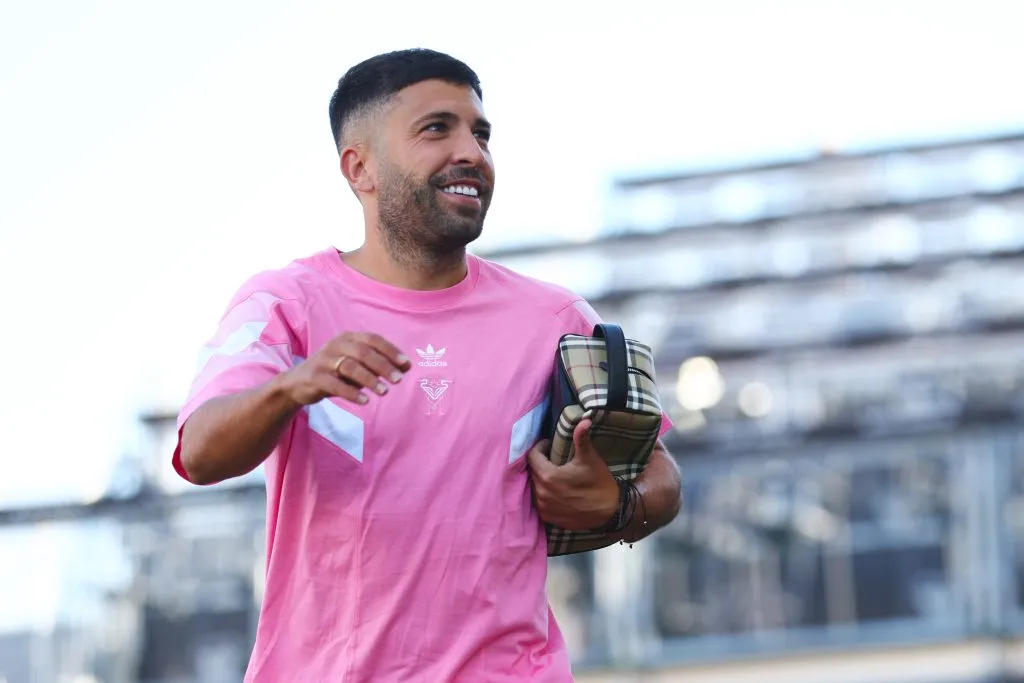 Jordi Alba acompaña a la delegación… pero no juega en el estreno [Foto: Getty]