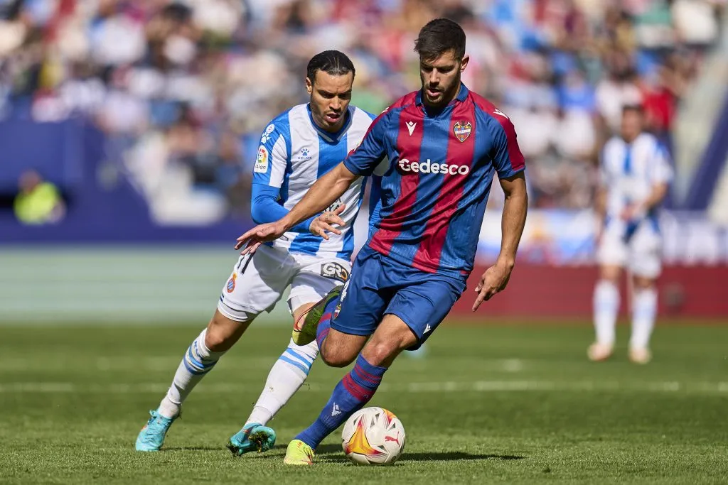 Robér Pier con la playera del Levante (Getty Images)