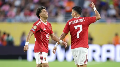 Emam Ashour sufrió una lesión temprana que no le permitió seguir disputando el juego inaugural.