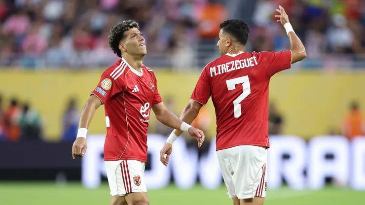 Emam Ashour sufrió una lesión temprana que no le permitió seguir disputando el juego inaugural.