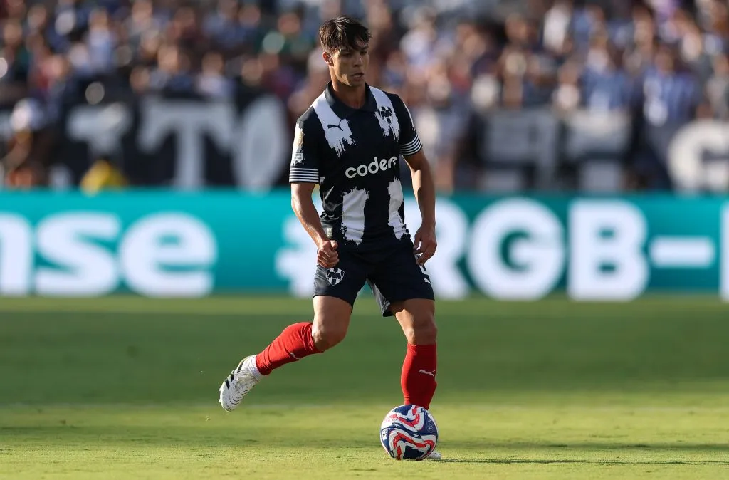 Oliver Torres, uno de los españoles de Rayados, al banco ante River [Foto: Getty]