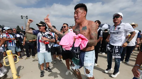 Incidentes en las afueras del Rose Bowl