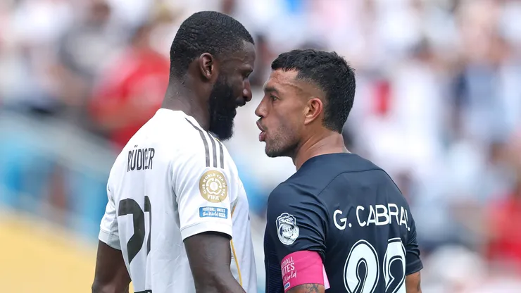 Antonio Rüdiger y Gustavo Cabral tuvieron un fuerte cruce sobre el final del Real Madrid vs. Pachuca