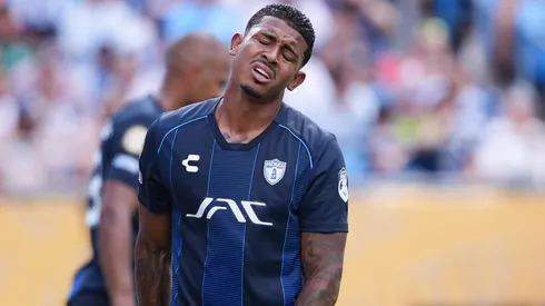 John Kennedy se lamenta durante la derrota de Pachuca ante Real Madrid.