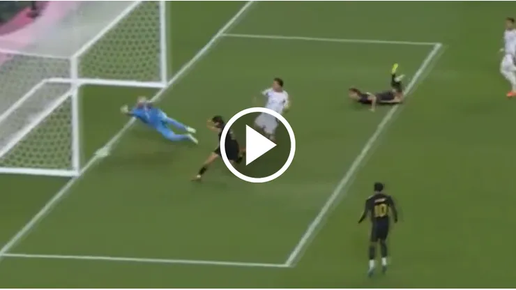El increíble errado de Raúl Jiménez ante Costa Rica