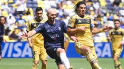 Edinson Cavani y Christian Grey, dos de los protagonistas de los memes en redes sociales.