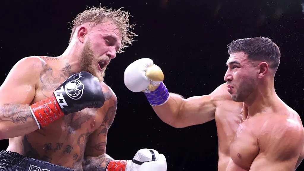 Tommy Fury le regaló a Jake Paul la primera y única derrota de su carrera hasta el momento. (GETTY IMAGES)
