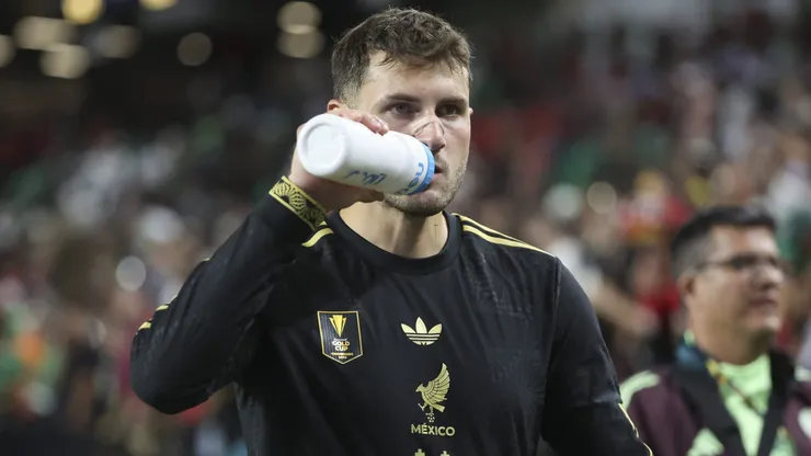Santiago Giménez no será titular ante Arabia Saudita.