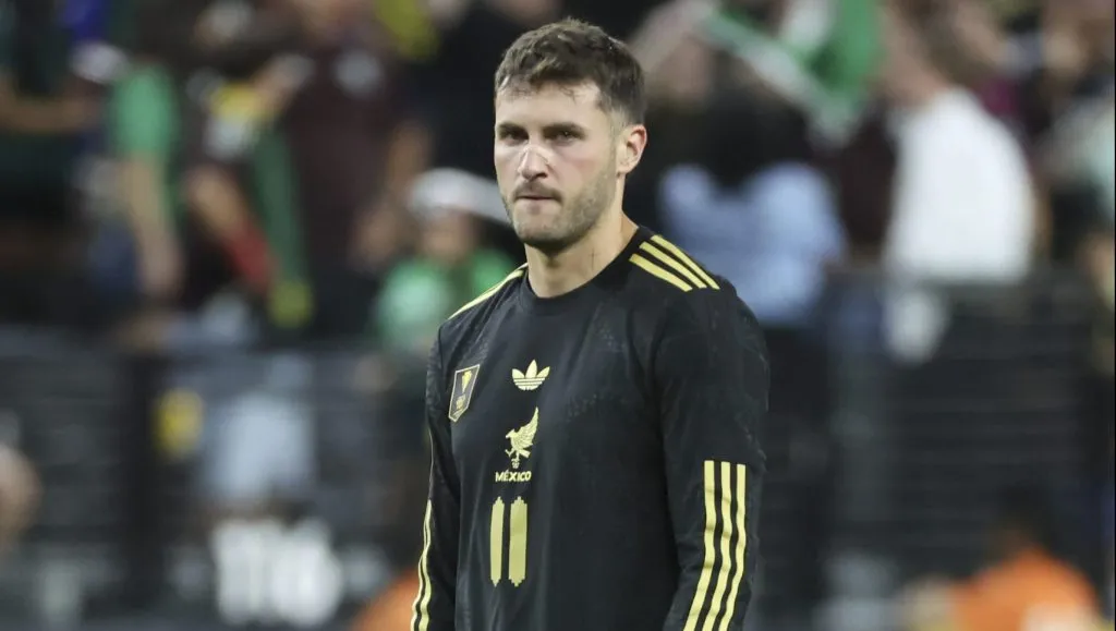 Santi Giménez se quedó fuera del equipo titular otra vez [Foto: Getty]