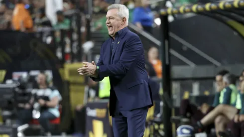 Javier Aguirre se deshizo en elogios con el joven Gilberto Mora