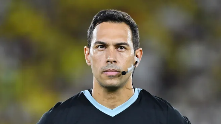 Facundo Tello, árbitro designado por la FIFA para impartir justicia en Rayados vs. Borussia Dortmund