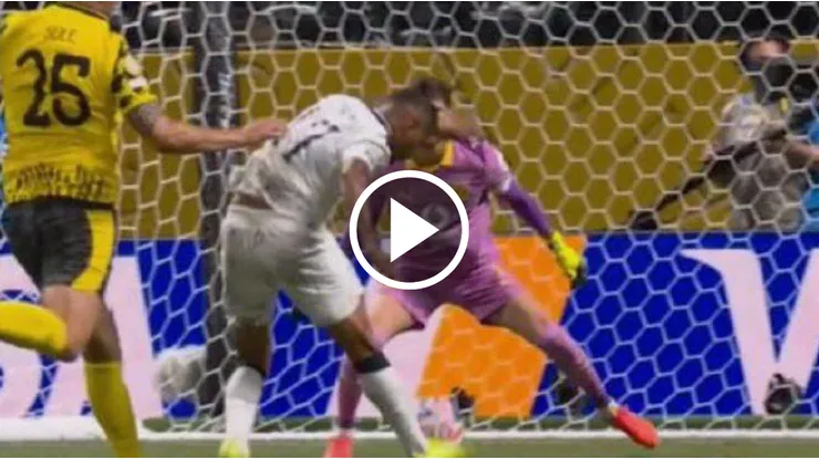 La polémica jugada en la que todo Rayados pidió penal
