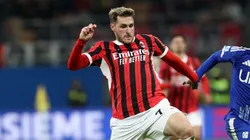 Santiago Giménez podría tener competencia o ser moneda de cambio en una operación con la Roma