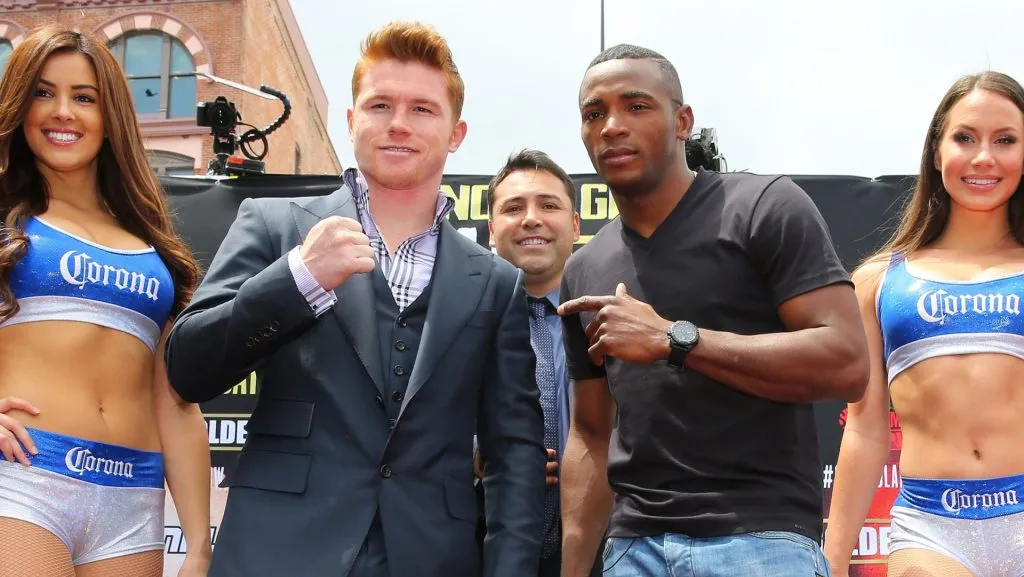 Canelo Álvarez y Erislandy Lara se enfrentaron en 2014 y la victoria fue para el mexicano. (GETTY IMAGES)