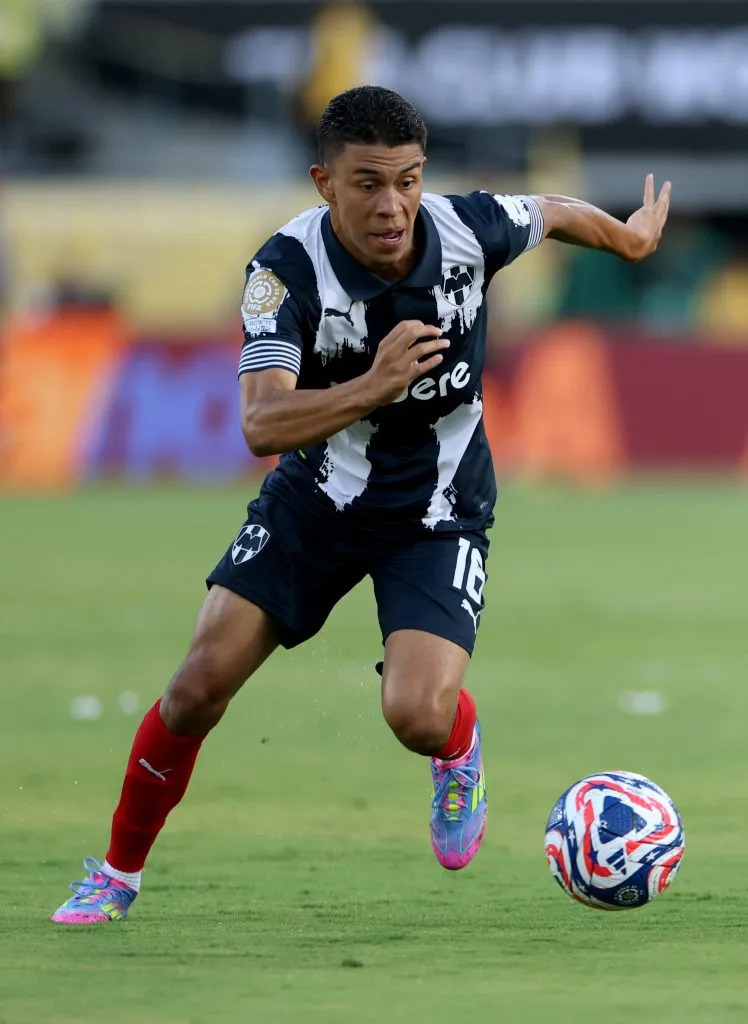 Johan Rojas volvió a Necaxa tras concluir su préstamos con Rayados tras el Mundial de Clubes. (Getty Images)