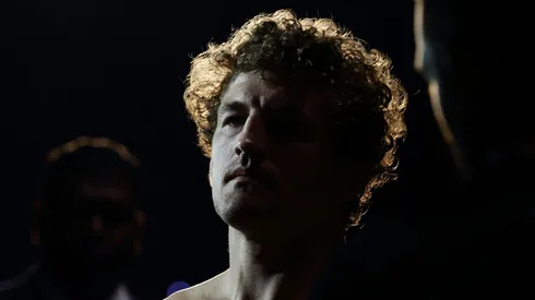 Ben Askren continúa luchando por su vida mientras permanece internado.