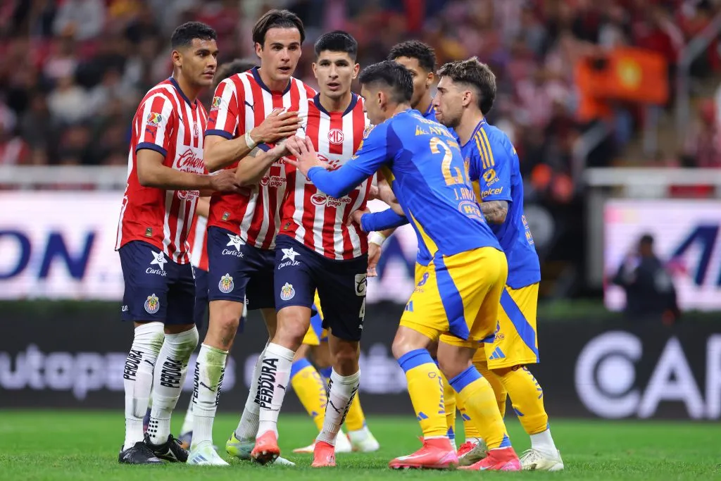 Partido entre Chivas y Tigres (GETTY IMAGES)
