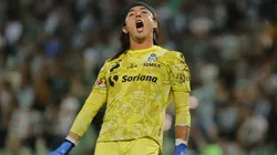 Carlos Acevedo en el juego ante Pumas UNAM