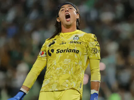 El gesto de Carlos Acevedo con un aficionado tras la victoria de Santos