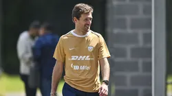 Alex Larrea, auxiliar de Efraín Juárez