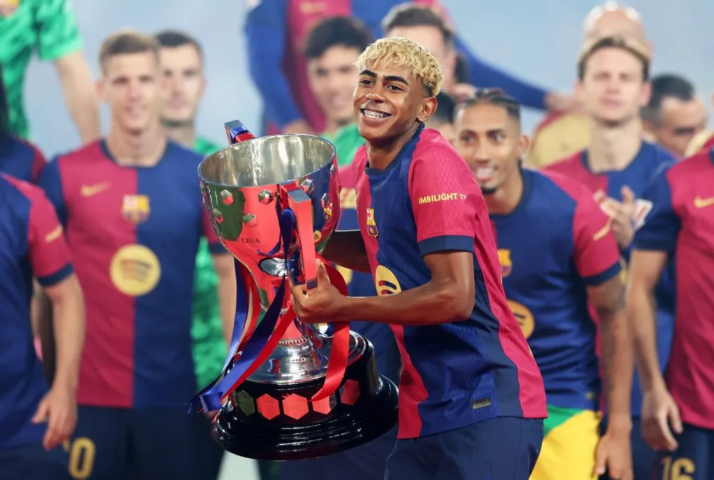 Lamine Yamal campeón con Barcelona (Getty Images)
