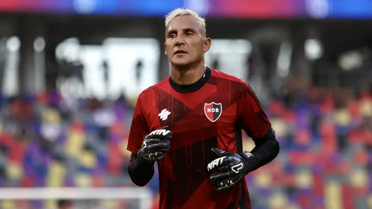 Navas no jugó en el debut de su equipo por la Liga Argentina y alimentó los rumores sobre un posible fichaje por Pumas.