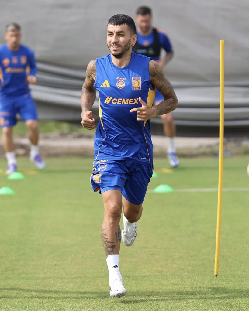 Ángel Correa entrenando con Tigres (@TigresOficial)