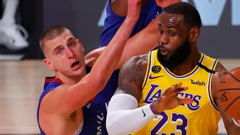 Nikola Jokic y LeBron James.