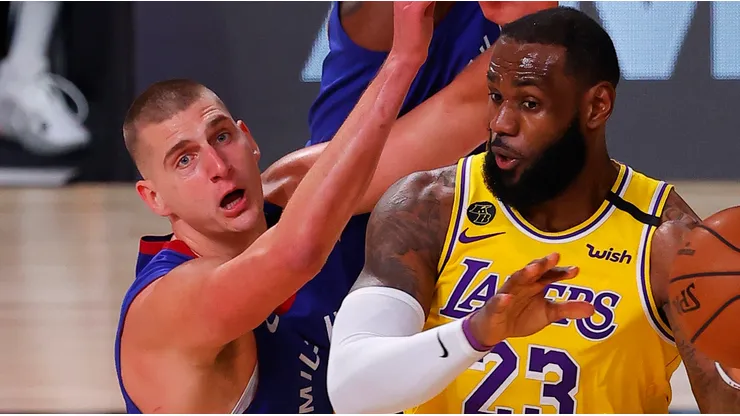 Nikola Jokic y LeBron James.