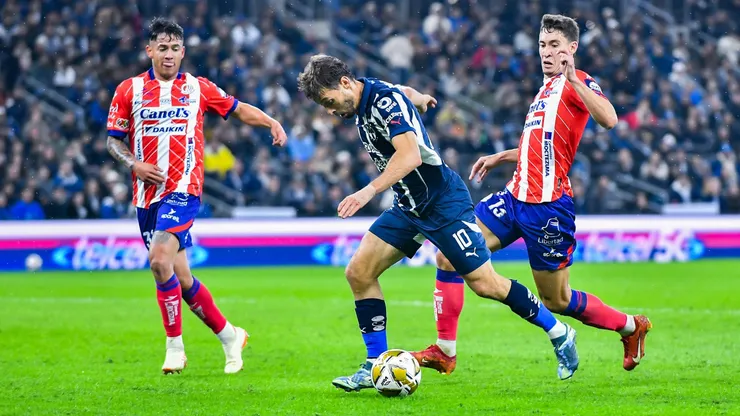 San Luis recibe a Rayados por el Apertura 2025.
