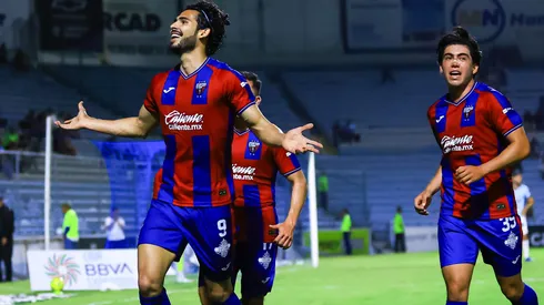 Ganó tres títulos de Liga MX, dos Copas de México y dos Concachampions.