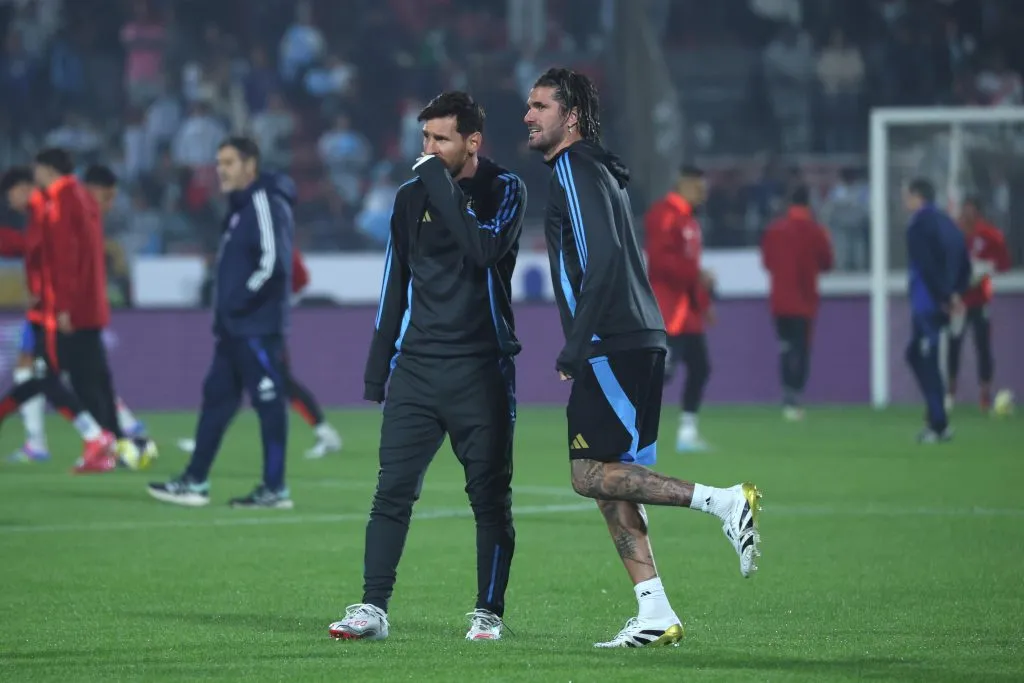 Rodrigo De Paul y Lionel Messi compartiendo un partido en la Selección Argentina. [Foto: Getty Images]