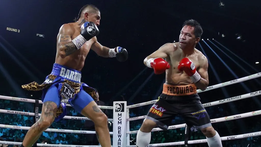 Manny Pacquiao y Mario Barrios protagonizaron una intensa pelea en Las Vegas.