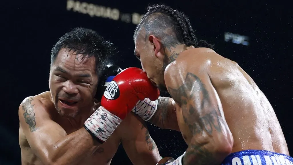 Manny Pacquiao enfrentó a Mario Barrios en su regreso al boxeo profesional. (GETTY IMAGES)