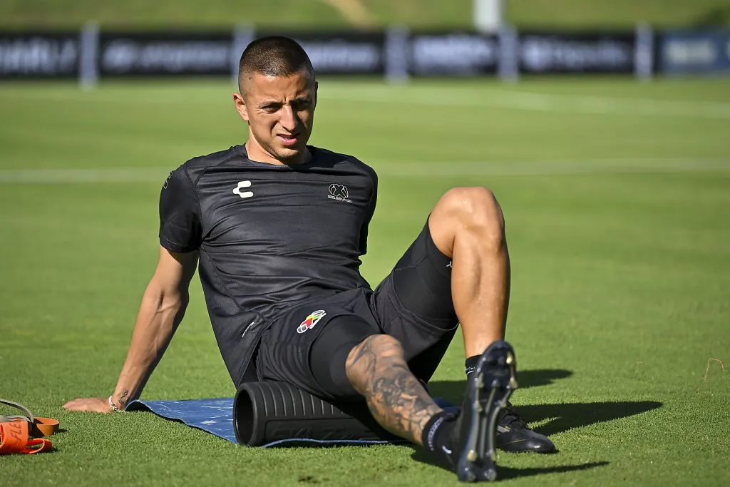 Roberto Alvarado en un entrenamiento del equipo de la Liga MX (Imago7)