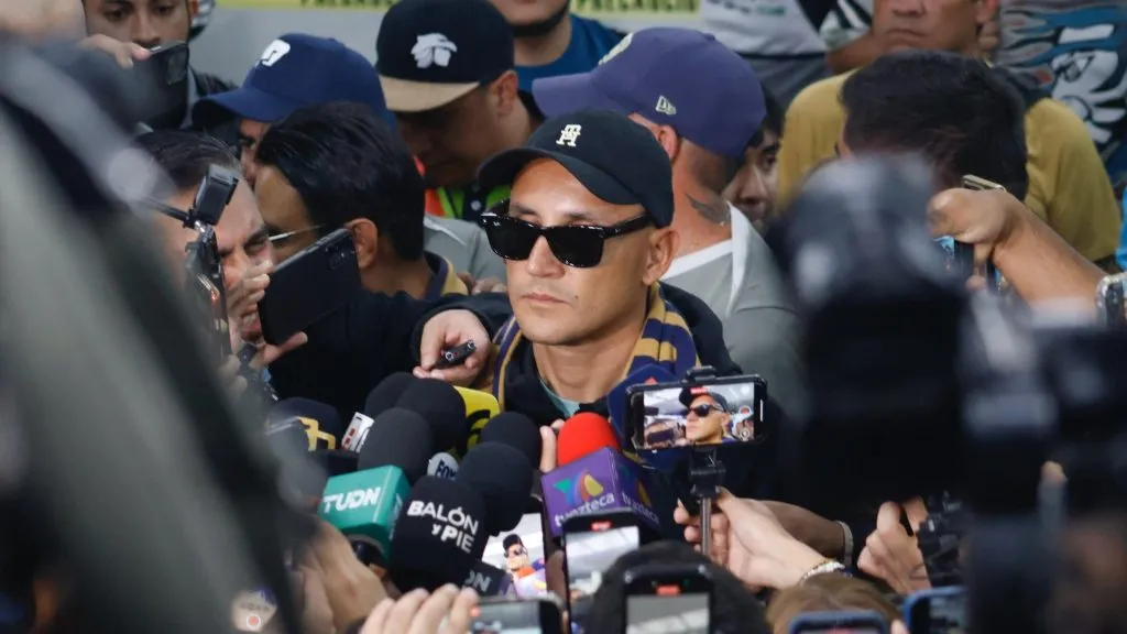 Keylor Navas en su llegada a México.