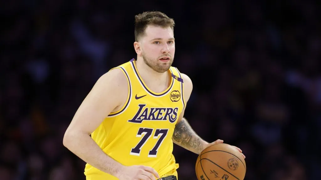 Luka Doncic es blindado por Los Angeles Lakers con un contrato millonario. (GETTY IMAGES)
